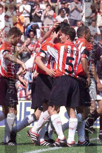 Eindhoven  14 mei 2000
PSV-NEC 2-0
PSV blij na 2-0
Jan Heintze