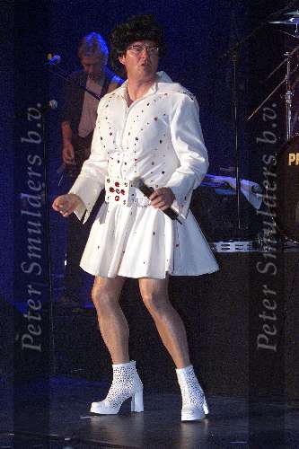 Vlaardingen  7 mei 2000
BZN optreden in schouwburg in Vlaardingen.
Jan Keizer als Elvis