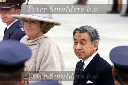 Amsterdam 23 mei 2000
De keizer en Keizerin van Japan bezoeken Nederland.
Koningin Beatrix en Prins Claus ontvangen hen op Schiphol.