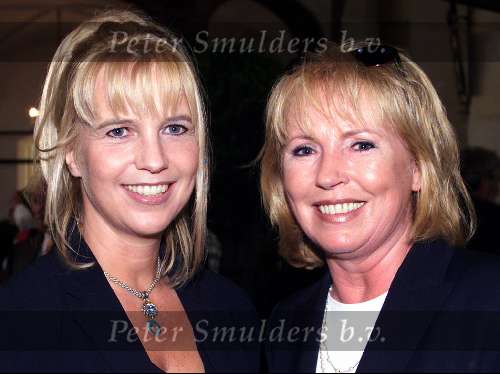 Naarden 27 mei 2000
Linda de Mol en Mireille Bekooy bij de afscheidsreceptie
van Joop vd Ende