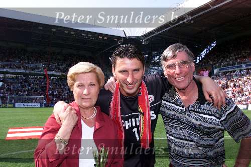 Eindhoven  14 mei 2000
PSV-NEC 2-0
afscheid Luc Nilis hier met zijn ouders