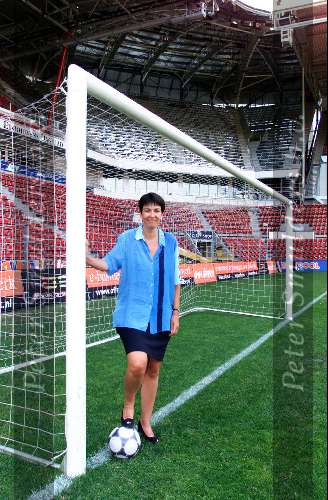 Eindhoven, 15 mei 2000
Margo Vliegenthart in het doel van het PSV-stadion