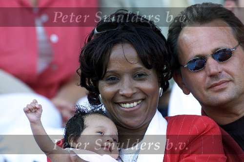 Amsterdam 13 mei 2000
Heropening Olympisch Stadion door Prins Willem Alexander
Nelli Cooman met man en baby