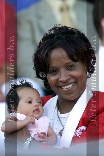 Amsterdam 13 mei 2000
Heropening Olympisch Stadion door Prins Willem Alexander
Nelli Cooman met baby