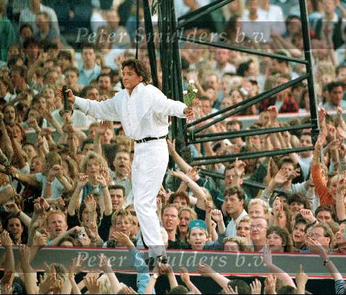 Rene Froger in concert in de kuip in rotterdam
26 juni 1995
