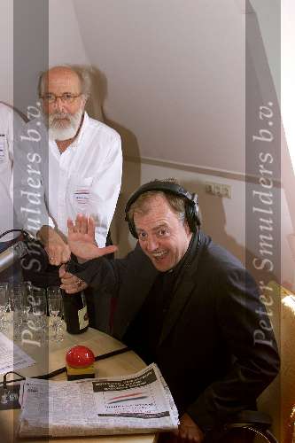 Hilversum 5 mei 2000
1e uitzending Radio Nationaal.
Riny Schreyenberg en Pierre Kartner