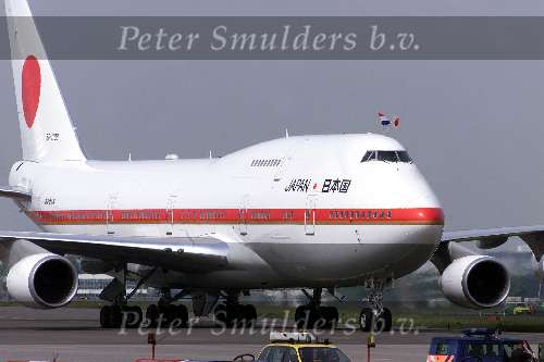 Amsterdam 23 mei 2000
De keizer en Keizerin van Japan bezoeken Nederland.
Koningin Beatrix en Prins Claus ontvangen hen op Schiphol.
Vliegtuig van de keizer van Japan