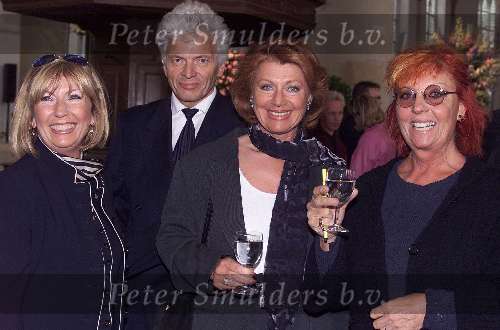Naarden 27 mei 2000
afscheidsreceptie joop vd Ende
Willeke Alberti,Ben Cramer,Bruni Heinke en Carry Tefsen