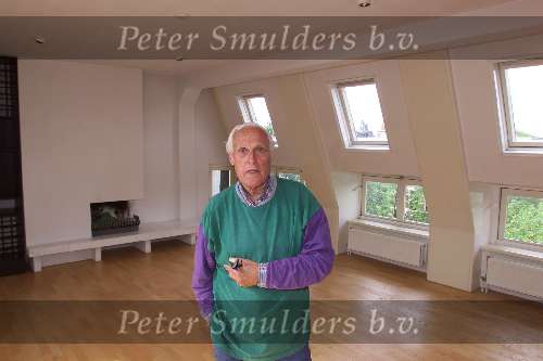 Amsterdam25 mei 2000
Willem Oltmans in zijn nieuwe woning.