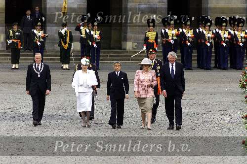 Amsterdam 23 mei 2000
De keizer en Keizerin van Japan bezoeken Nederland.
Koningin Beatrix   op de dam bij kranslegging.
Selto Patijn, keizer Japan en vrouw, Koningin Beatrix en Wim Kok