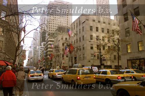 New York 19 november 2000
Winkels op de fifth Avenue
Taxi