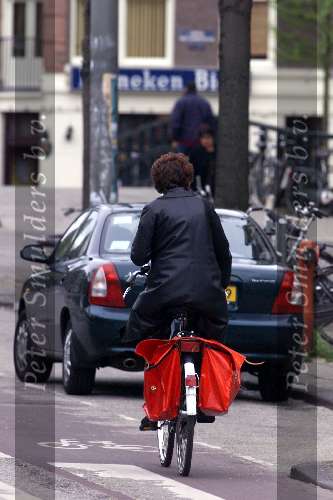 Amsterdam 4 mei 2001
Hedy d ancona op haar fiets