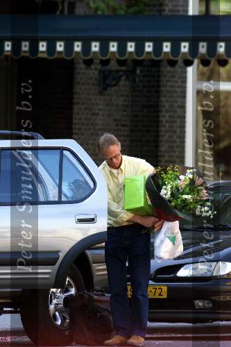 Amsterdam 12 mei 2001
Jack Spijkerman met bloemen voor moederdag.