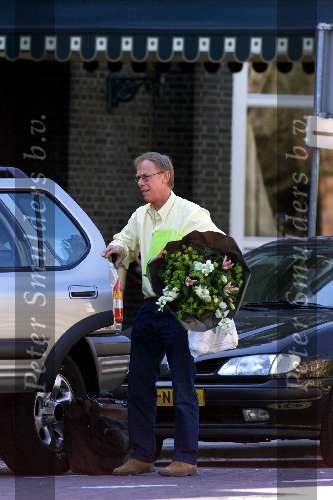 Amsterdam 12 mei 2001
Jack Spijkerman met bloemen voor moederdag.