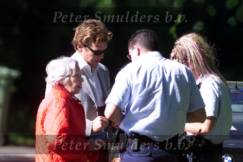 Blaricum 23 mei 2001
 John de Mol Jr met politie na auto ongeluk.
 

Peter Smulders bv