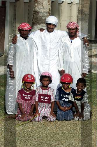 Nad Al Sheba Golfclub
Dubai 8 mei 2001
Kamelendrijvers kamelenraces Kamelejockeys