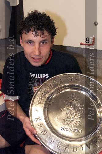 Eindhoven 6 mei 2001
PSV-Heerenveen 3-0
PSV Landskampioen 2000/2001
Mark v Bommel