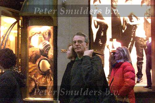 New York 19 november 2000
Winkels op de fifth Avenue
Minister v Aartsen wandeld met zijn vrouw