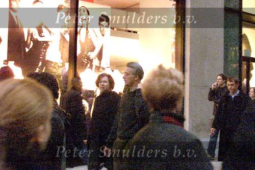New York 19 november 2000
Winkels op de fifth Avenue

Minister v Aartsen wandeld met zijn vrouw

PETER SMULDERS BV