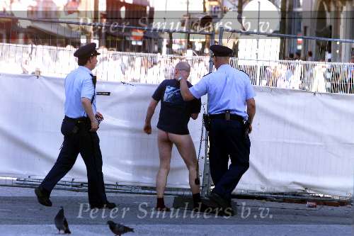 Amsterdam 12 mei 2001
Bal van Prins Constantijn en Laurentien op hetpaleis op de dam.
Een streaker