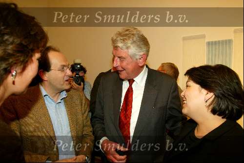 Amstelveen 28 mei 2002
Opening expositie Rita Kok.
Wim Kok met Ad Melkert met vrouw
