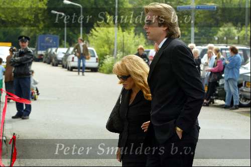 Hilversum 30 mei 2002
Begrafenis Bart de Graaff
Adam Curry en Patricia Paay