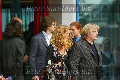 Hilversum 30 mei 2002
Begrafenis Bart de Graaff.
ANNETTE BARLO MET VRIEND