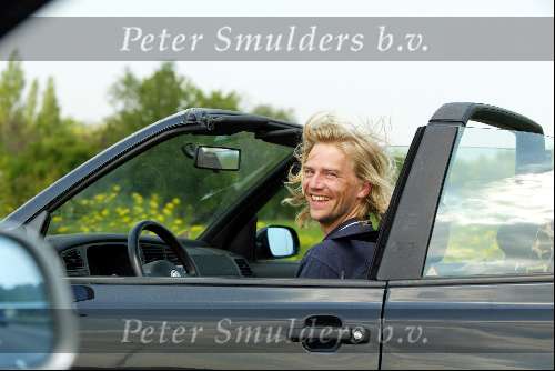 Den Haag16 mei 2002
Antonie Kamerling met gsm achter het stuur van zijn cabrio