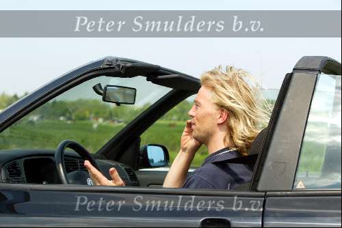 Den Haag16 mei 2002
Antonie Kamerling met gsm achter het stuur van zijn cabrio