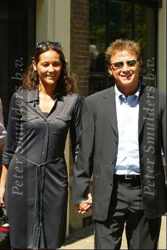 Amsterdam 1 juni 2002
Trouwen Trijntje Oosterhuis en Sander v d Eeden
Arando Borsato met vriendin