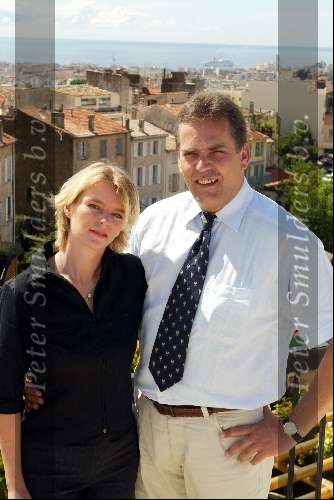 Cannes 4 mei 2002
Arnold Verhoeven en zijn vrouw Debbie