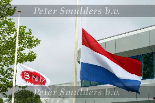 Hilversum 30 mei 2002
Begrafenis Bart de Graaff
vlag halfstok BNN