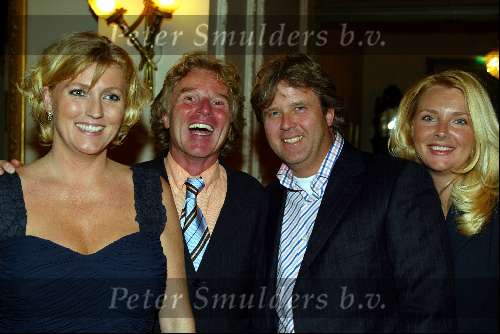 Den Haag 18 mei 2002
Gala t.b.v. het Liliana Fonds in Hotel des Indes.
Miden Boris Bayer met de vriend waar hij al 2 maanden woont