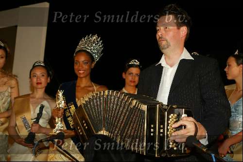 Curacao 23 mei 2002
princess model of the year verkiezing.
Carel Kraayenhof
