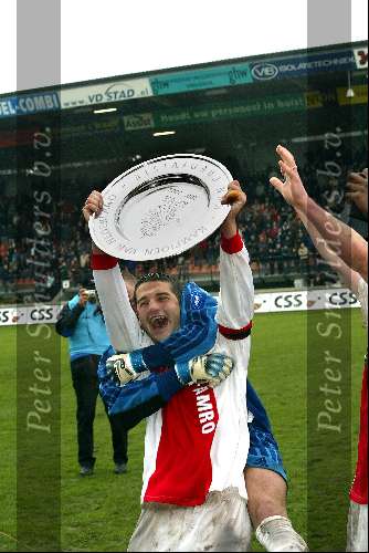 Nijmegen 5 Mei 2002 
NEC-AJAX Kampioenswedstrijd 0-2

Aanvoerder Cristian Chivu met de kampioensschaal