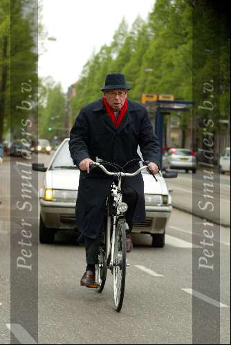 Amsterdam 15 mei 2002
 Ed v Thijn op de fiets