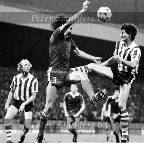 Eindhoven , 22 augustus 1981 PSV-AZ 67, eindstand 2-4
Ernie Brandts en op achtergrond Ruud Geels