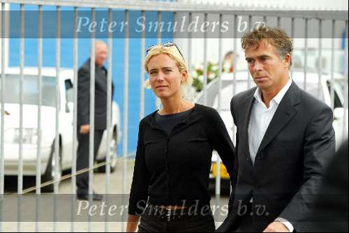 Hilversum 30 mei 2002
Begrafenis Bart de Graaff.
Fred Reuter met vriendin (call tv)