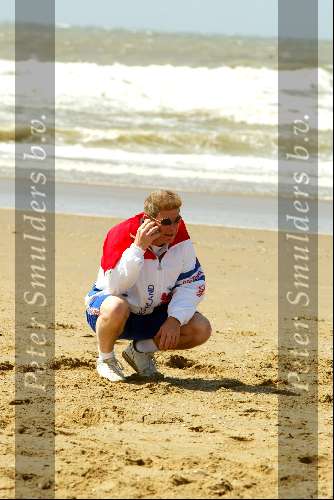 Scheveningen 15 april 2002
Frits Barens vmet gsm op het strand