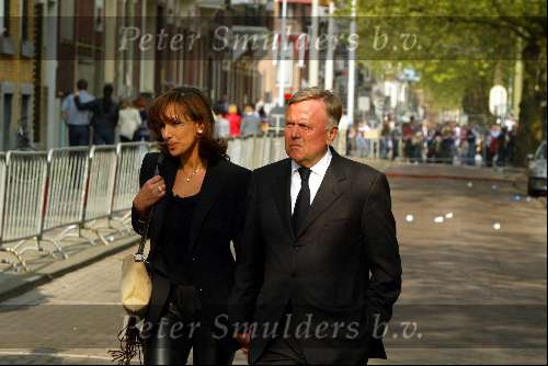 Rotterdam 9 mei 2002
Bloemen en publiek bij afscheid nemen van Pim Fortuyn.
Harry Mens met vriendin
