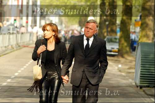 Rotterdam 9 mei 2002
Bloemen en publiek bij afscheid nemen van Pim Fortuyn.
Harry Mens met vriendin