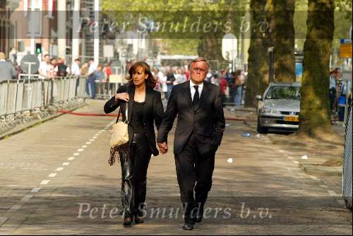 Rotterdam 9 mei 2002
Bloemen en publiek bij afscheid nemen van Pim Fortuyn.
Harry Mens met vriendin