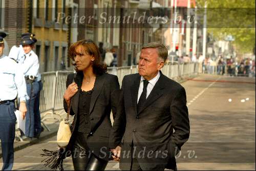 Rotterdam 9 mei 2002
Bloemen en publiek bij afscheid nemen van Pim Fortuyn.
Harry Mens met vriendin