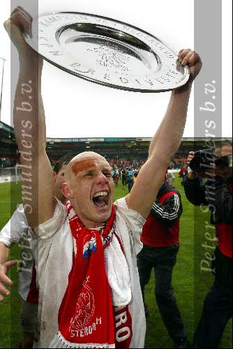 Nijmegen 5 Mei 2002 
NEC-AJAX Kampioenswedstrijd 0-2
Jan van Halst  met de kampioensschaal