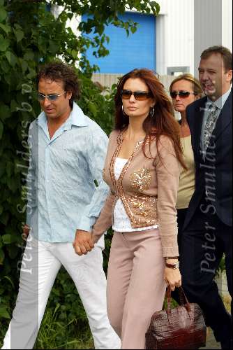Hilversum 30 mei 2002
Begrafenis Bart de Graaff.
Marco Borsato en Leontine Borsato