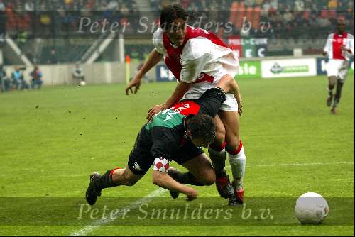 Nijmegen 5 Mei 2002 
NEC-AJAX Kampioenswedstrijd 0-2
Mido in duel met Danny Hesp