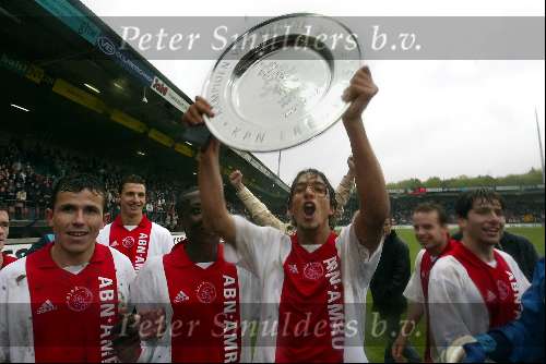 Nijmegen 5 Mei 2002 
NEC-AJAX Kampioenswedstrijd 0-2
MIDO met de kampioensschaal