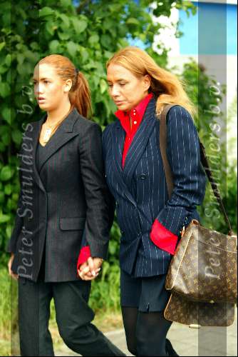 Hilversum 30 mei 2002
Begrafenis Bart de Graaff.
Patty Brard met dochter