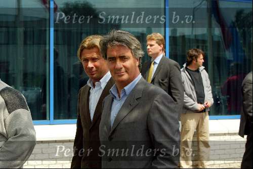 Hilversum 30 mei 2002
Begrafenis Bart de Graaff.
Pieter Storms en Hans Kraay Jr.