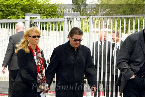 Hilversum 30 mei 2002
Begrafenis Bart de Graaff
Rene Froger met Natasja Froger